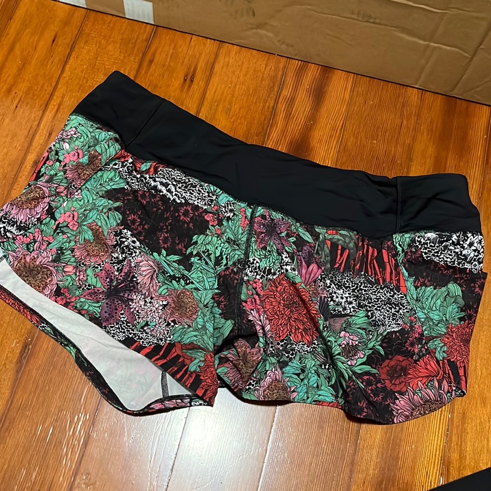 Lulu lemon hotty hot shorts